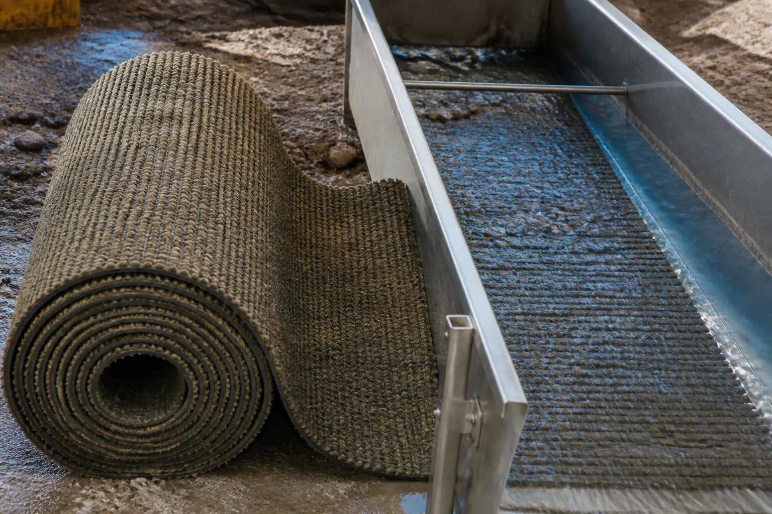 Kazakhstan gold mining carpet mat in a sluice testing setup